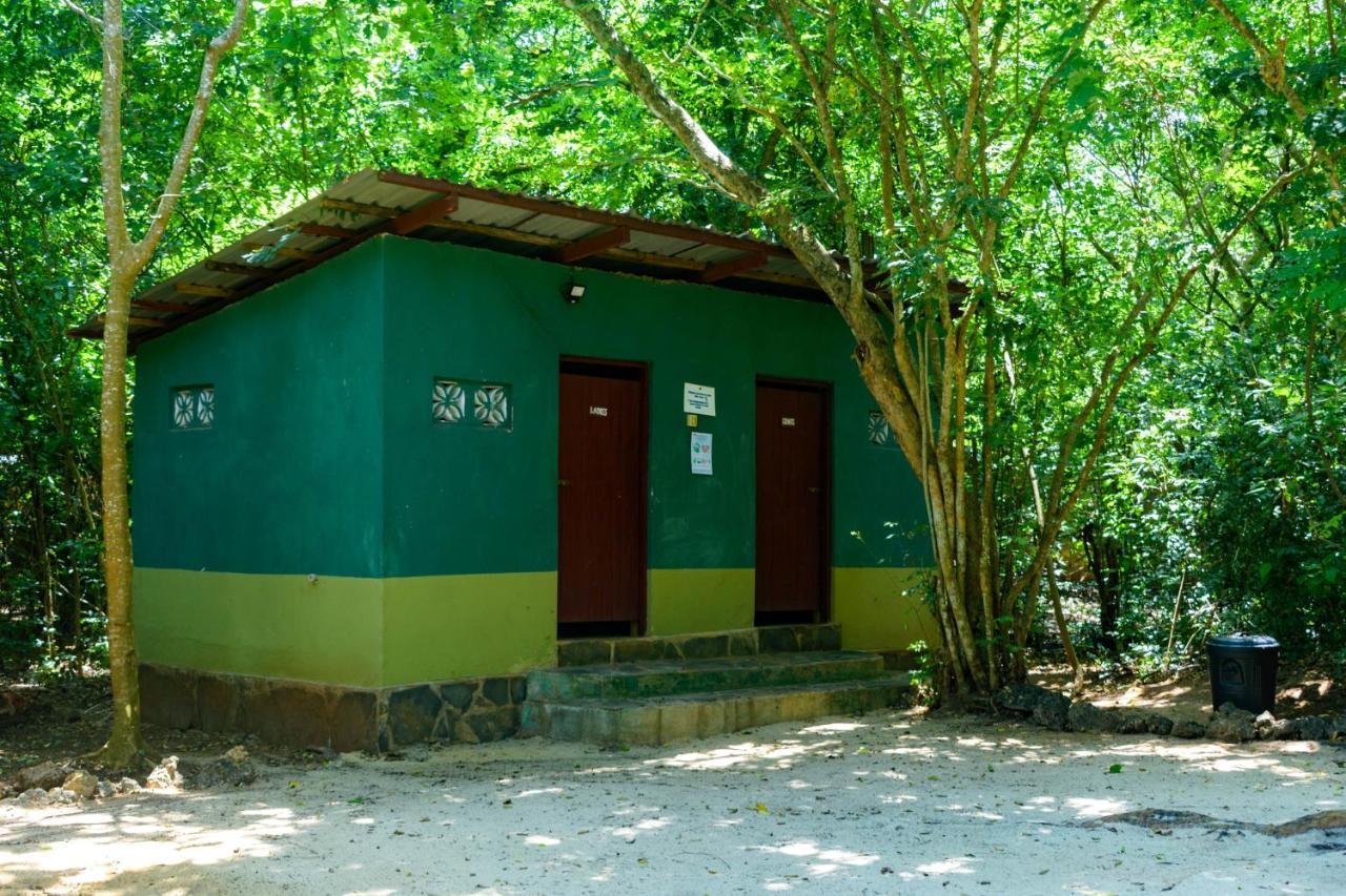 Вілла Firefly Eco Retreat Shimoni Екстер'єр фото