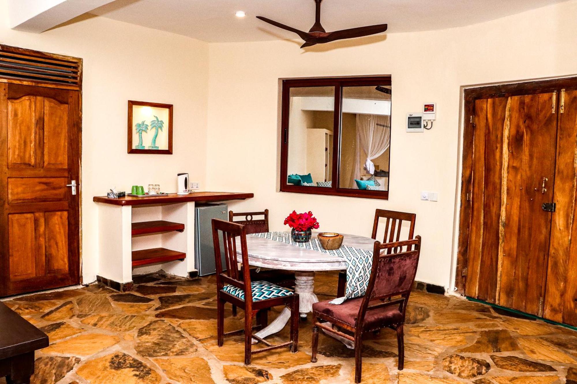 Вілла Firefly Eco Retreat Shimoni Екстер'єр фото