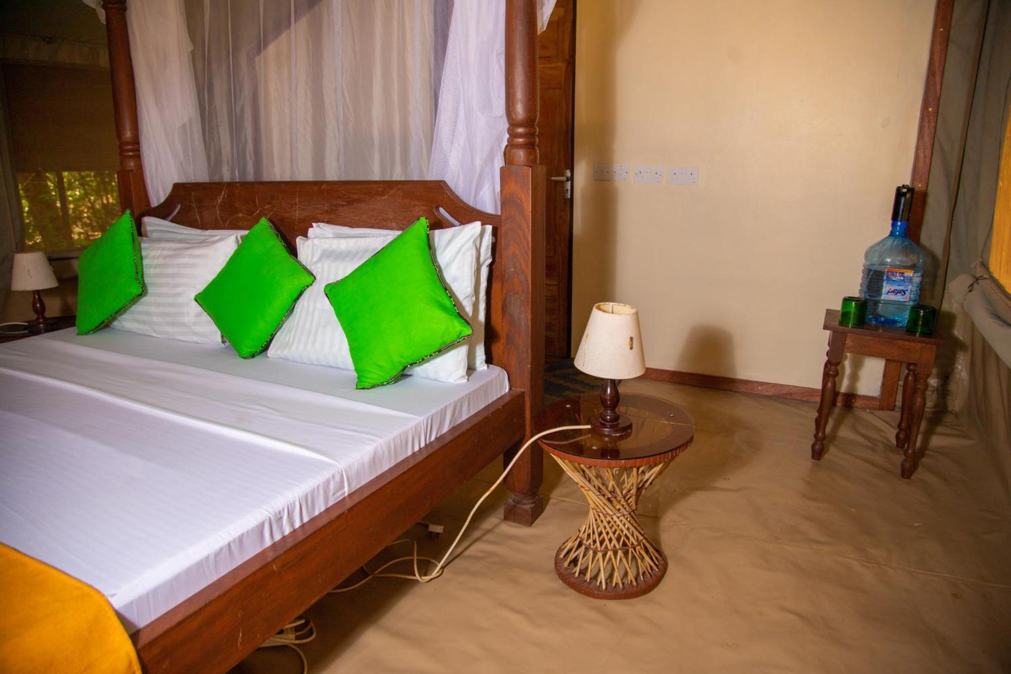Вілла Firefly Eco Retreat Shimoni Екстер'єр фото